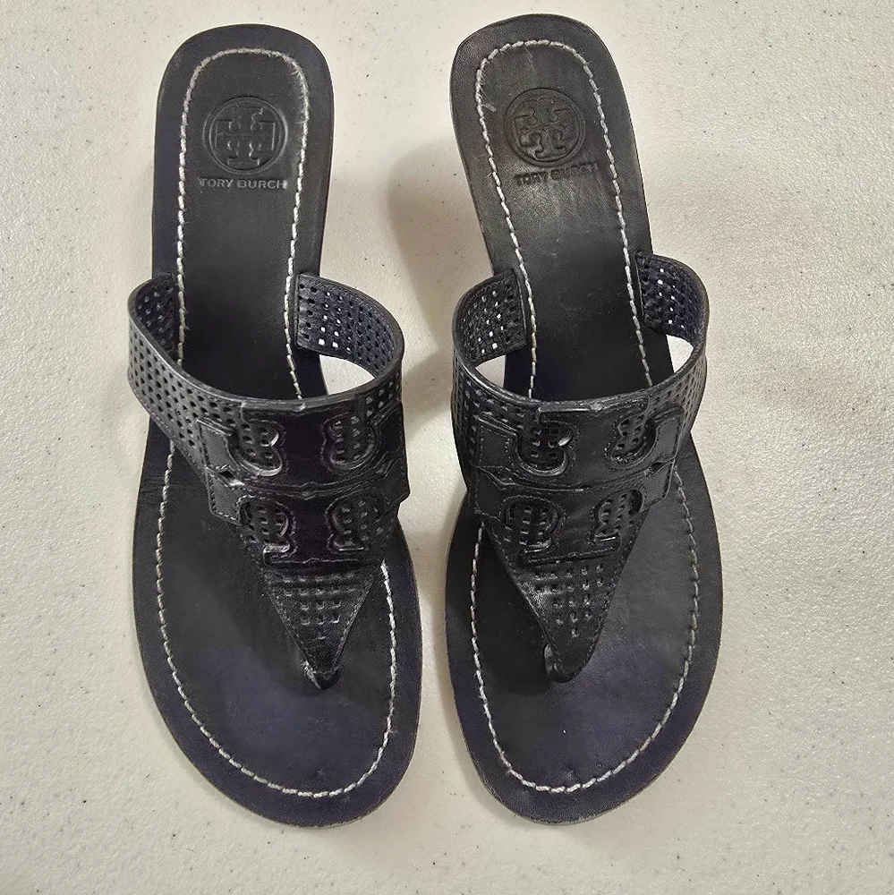 Tory Burch heel logo